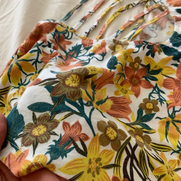 Floral Top - Picture 3 of 3